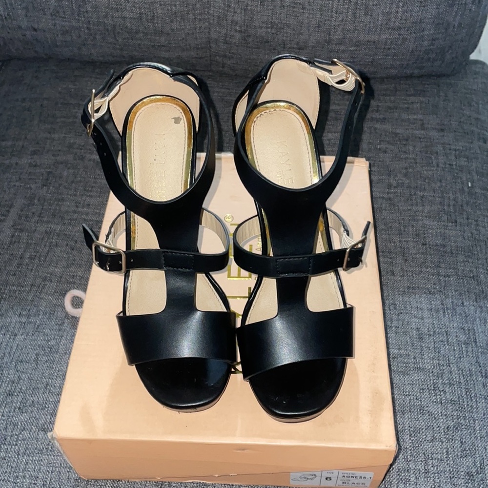 Woman Heels - Picture 2 of 4